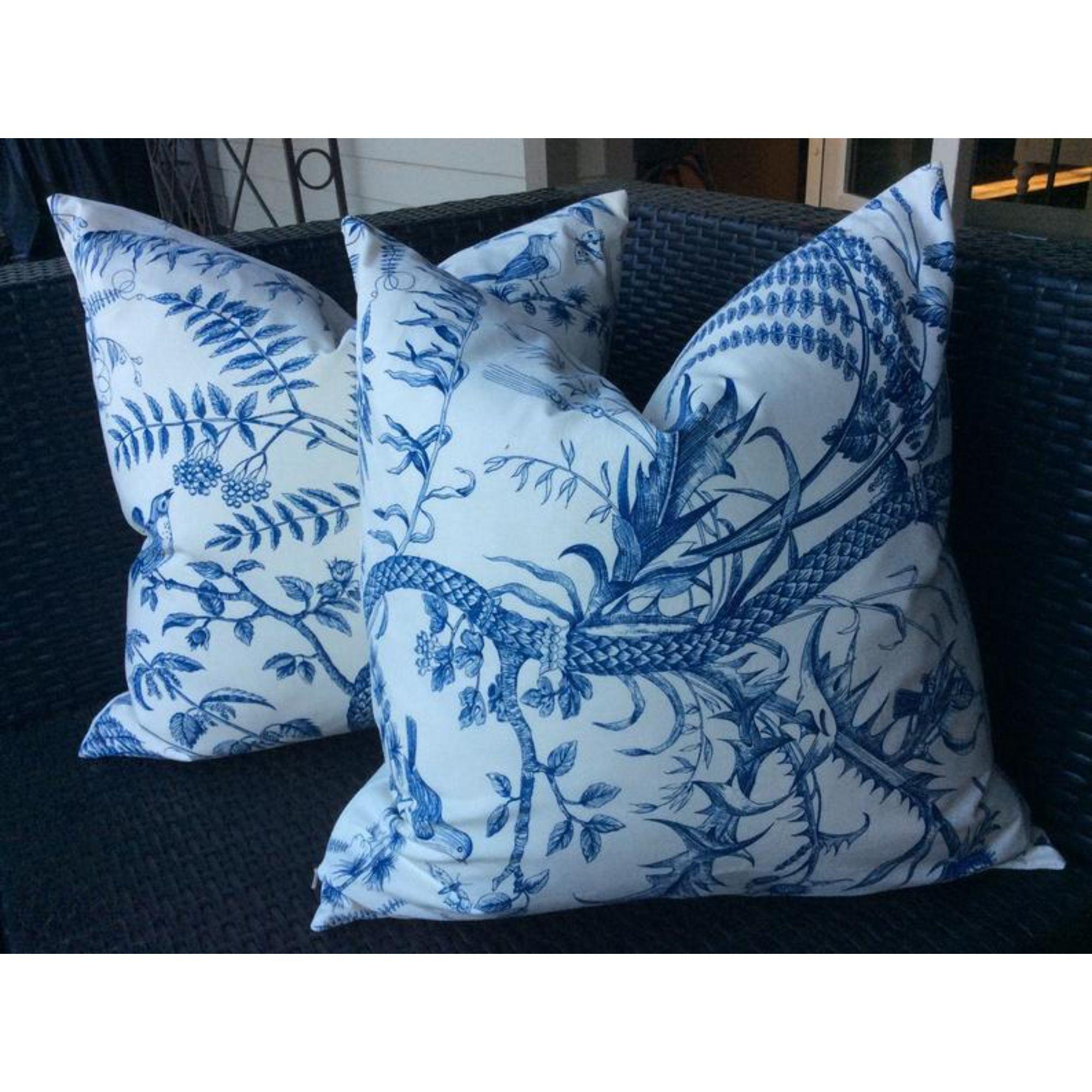 Americano Cuscini in piuma d'oca blu da 22 pollici di Brunschwig & Fils 