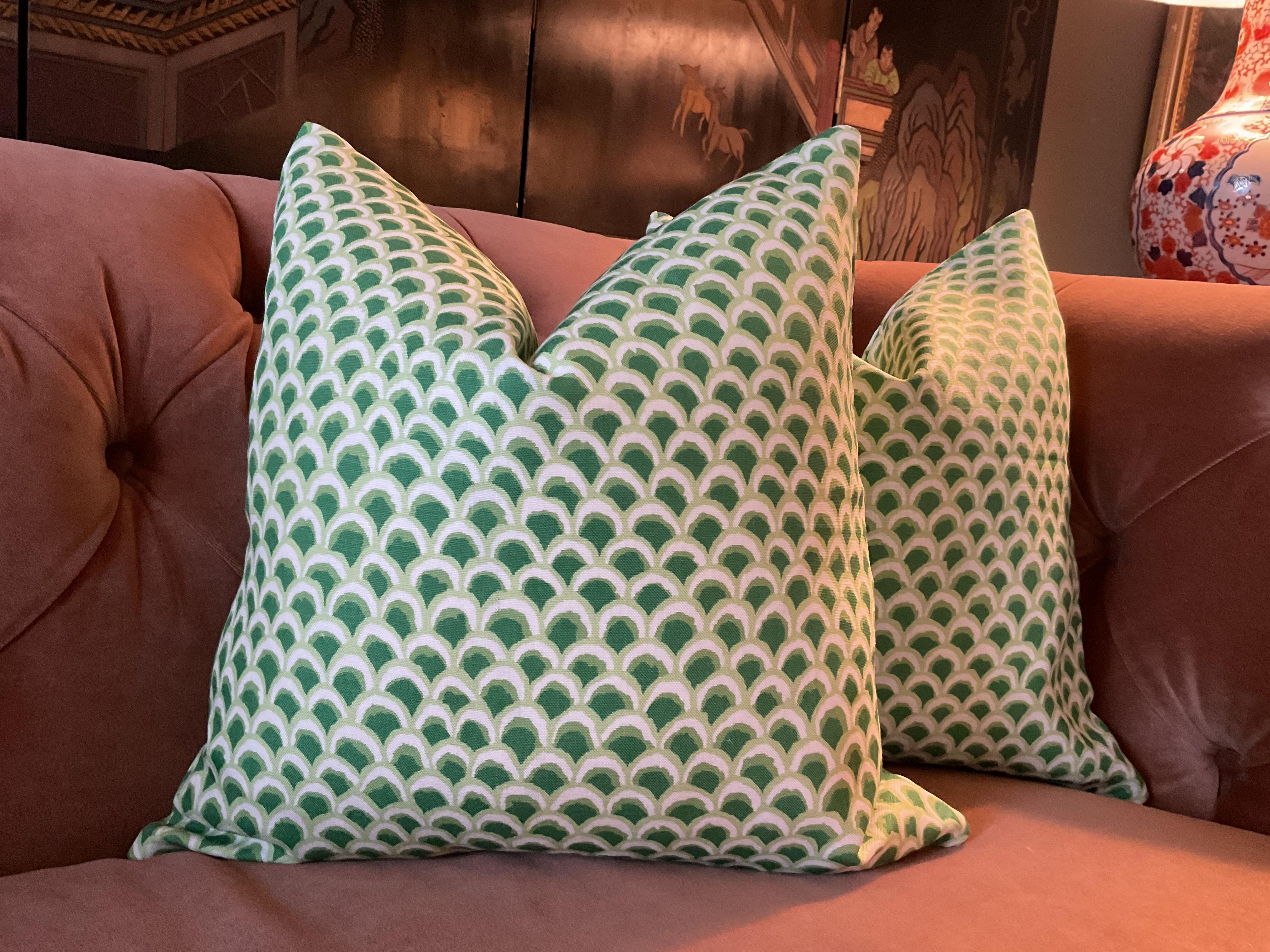Nordamericano Cuscini Brunschwig & Fils con stampa Greene & Greene II - Una coppia di 22 pollici in vendita