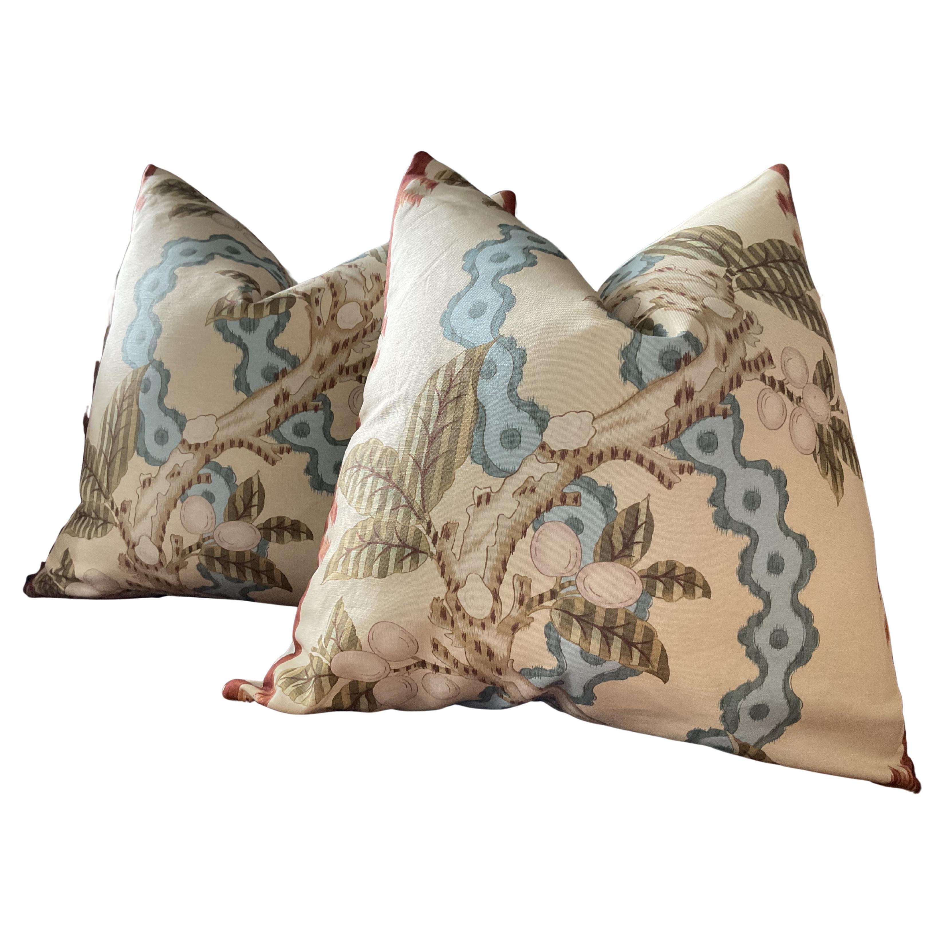 Brunschwig & Fils "Josselin" - Rostfarbene und blaue Kissen - Ein 22'-Paar im Angebot