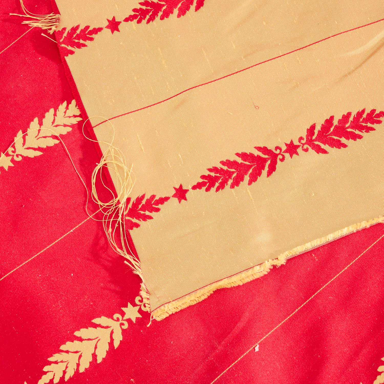 Brunschwig & Fils - Tissu de soie en satin rouge et or créé pour la Maison Blanche Bon état - En vente à Morristown, NJ