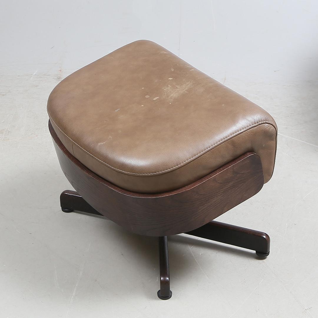 Late 20th Century Brunstad Møbler Amanda Leather Armchair with Ottoman For Sale