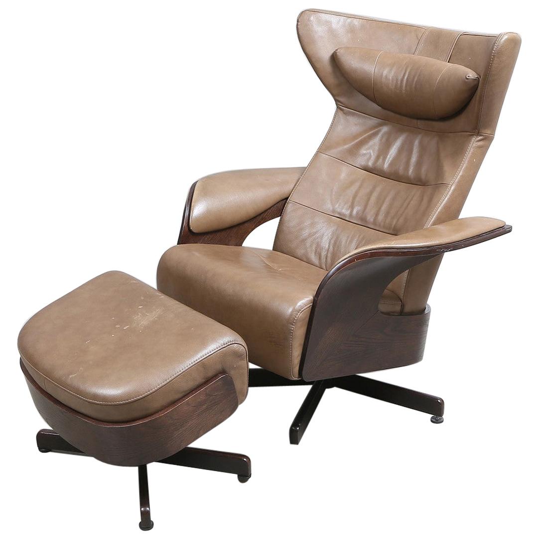 Fauteuil Amanda en cuir Brunstad Mbler avec repose-pieds