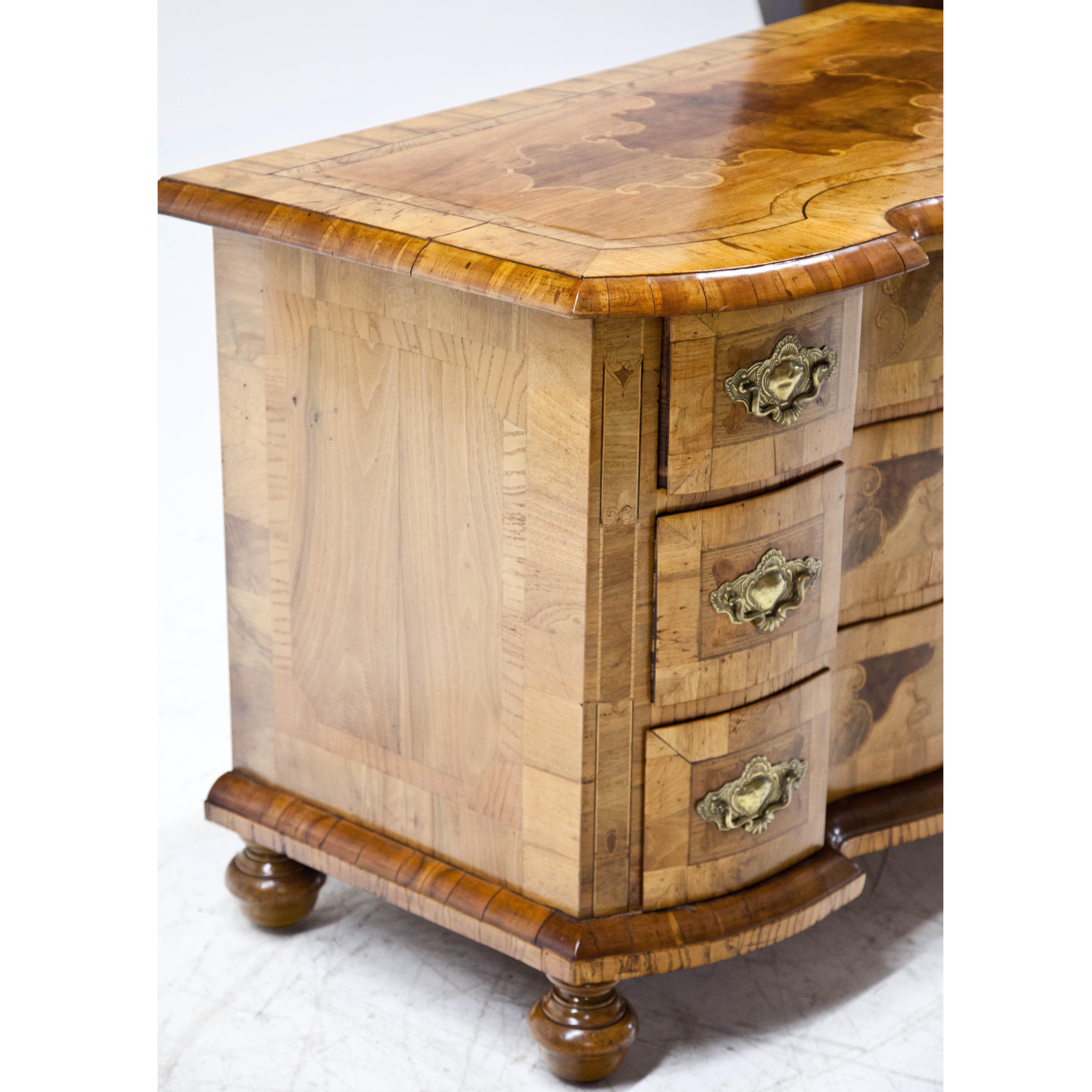 Brunswick Baroque Chest of Drawers, 18th Century In Good Condition In Greding, DE