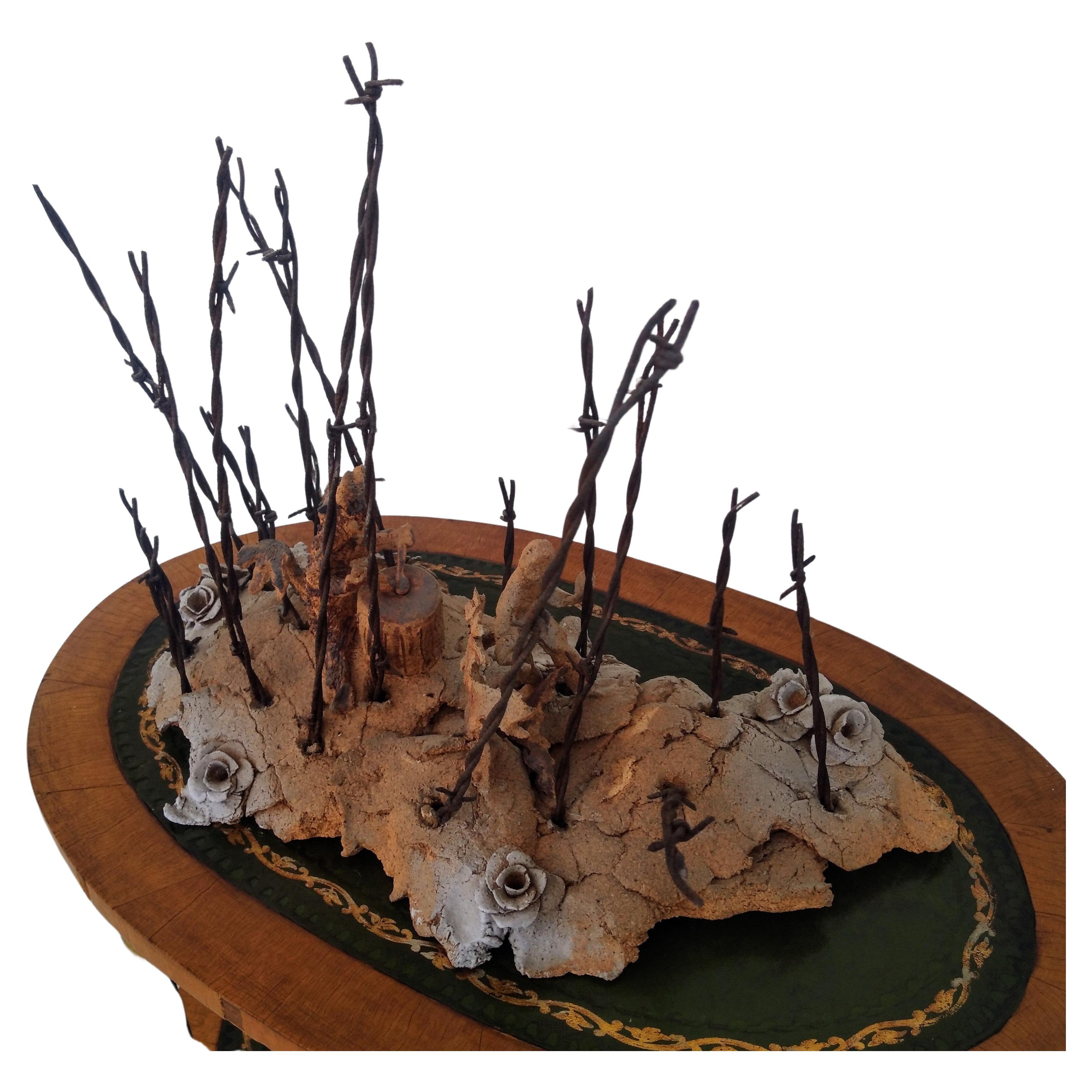 Shaman Magic è il nome di questa creazione di Bruny Graves. È composta da argilla con filo spinato piantato nell'argilla che dà a questa scultura un effetto preistorico e tribale. 

Il processo di cottura è il Raku, una tecnica tradizionale