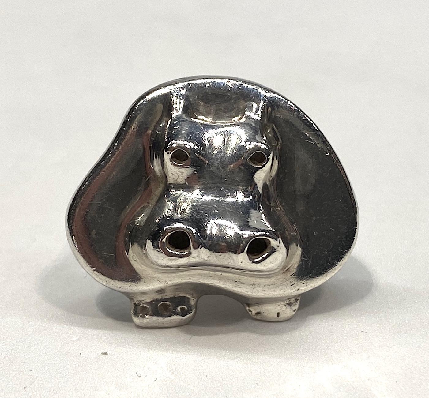 Modernist design sterling silver hippopotamus ring by New York City jewelry design team Jack Brusca and Joseph Dante in 1976. The cast sterling silver ring has an abstract front view of a hippopotamus mounted on top of a square ring. The face of the