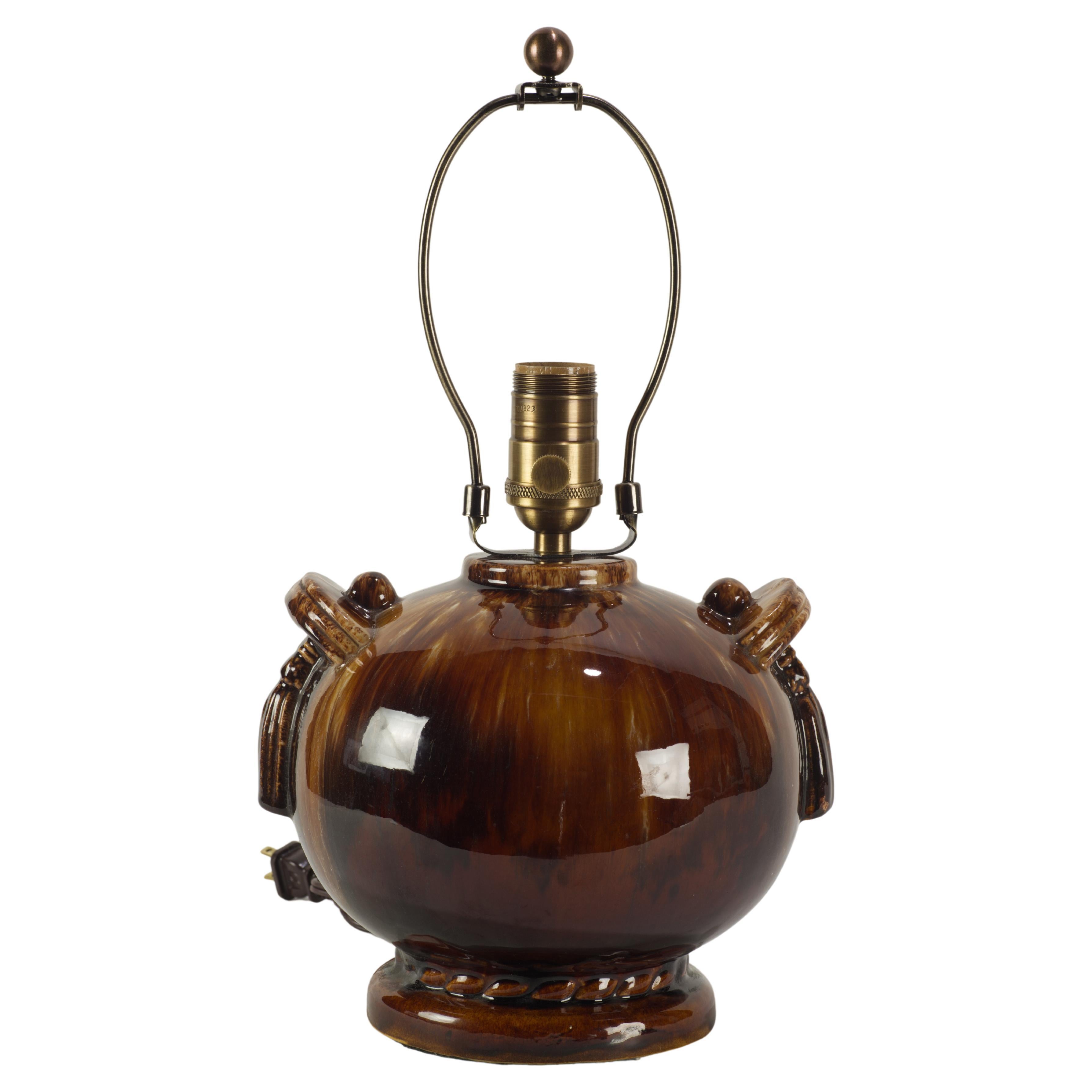 Brush Mccoy Art Déco Céramique en forme d'urne Brown Drip Glaze Accent Table en vente