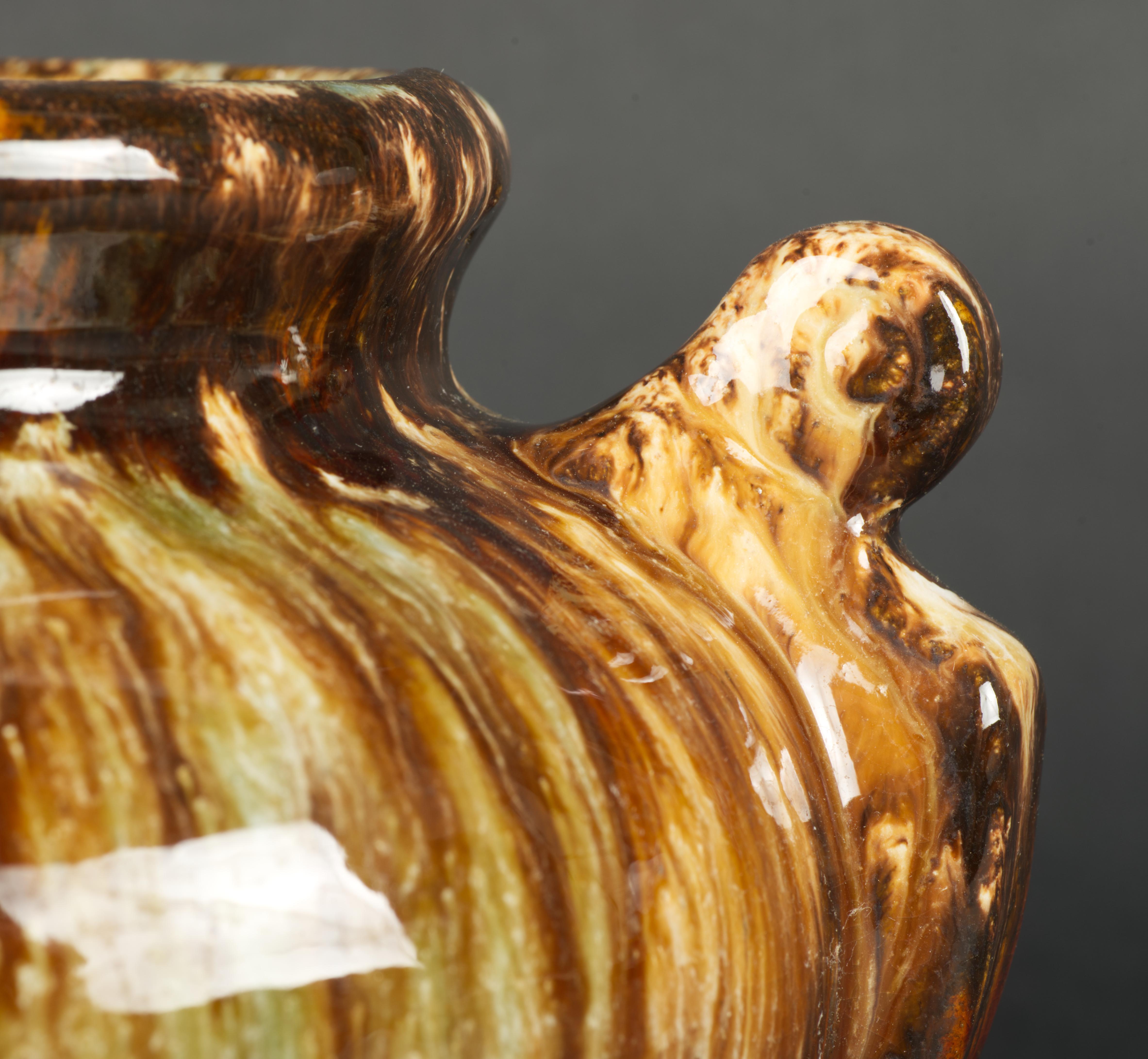 XX secolo Brush Mccoy Art Deco Vaso a urna in ceramica marrone con smalto a goccia 1930s in vendita
