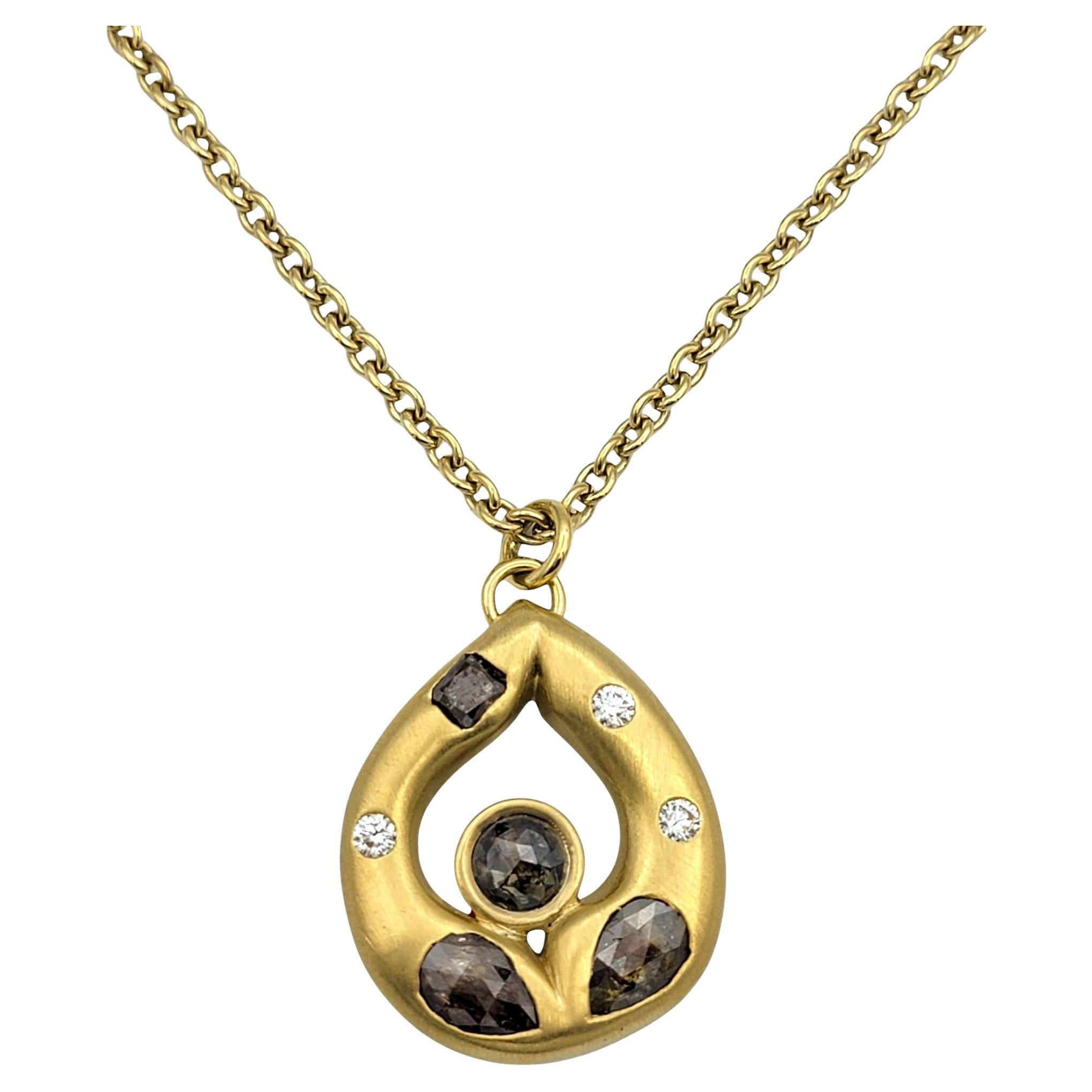 Collana con ciondolo a goccia in oro spazzolato 18 carati con diamanti bianchi e marroni in vendita