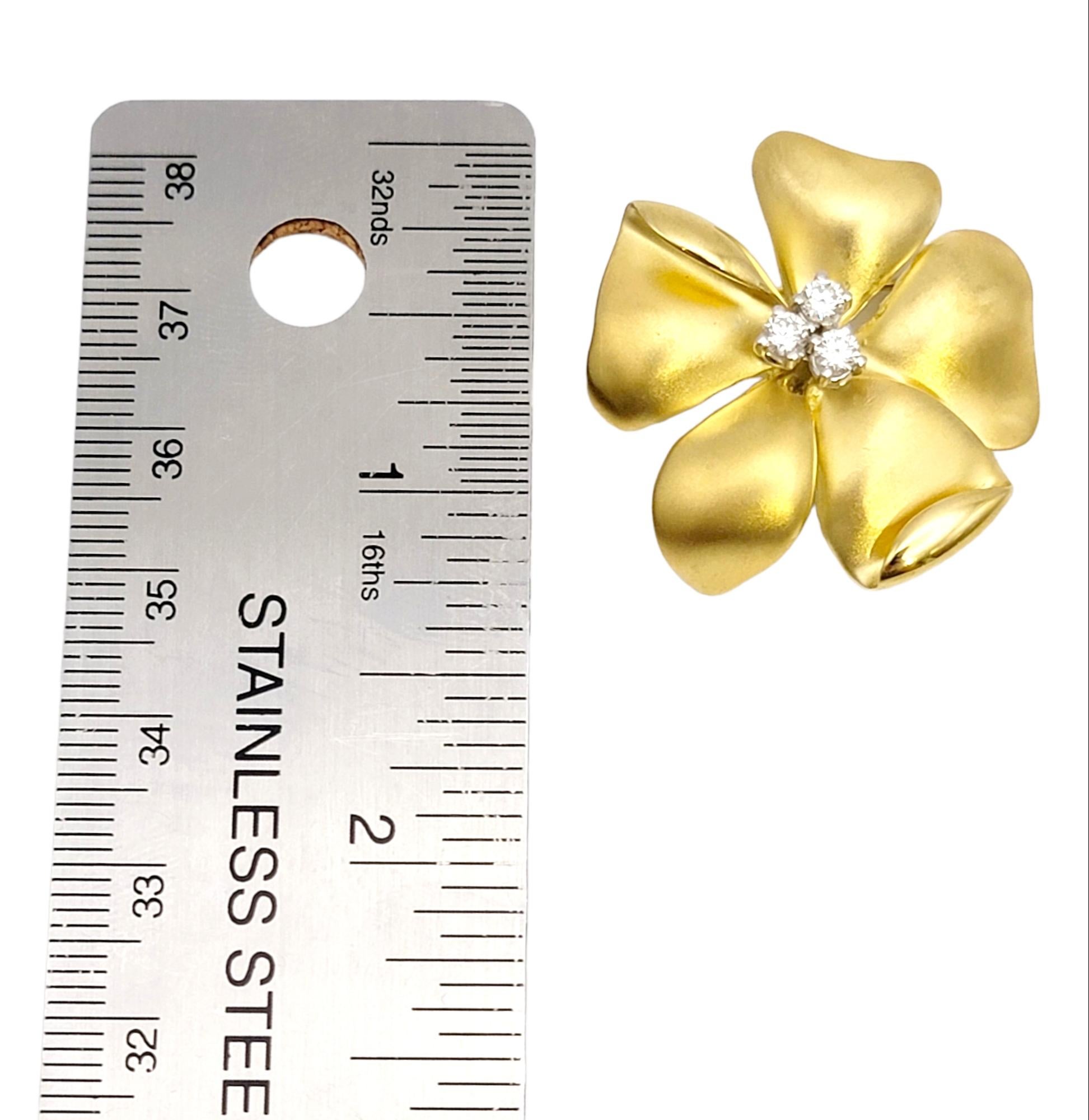 Brushed 18 Karat Yellow Gold Flower Pin / Brooch with Round Diamond Accents For Sale 12