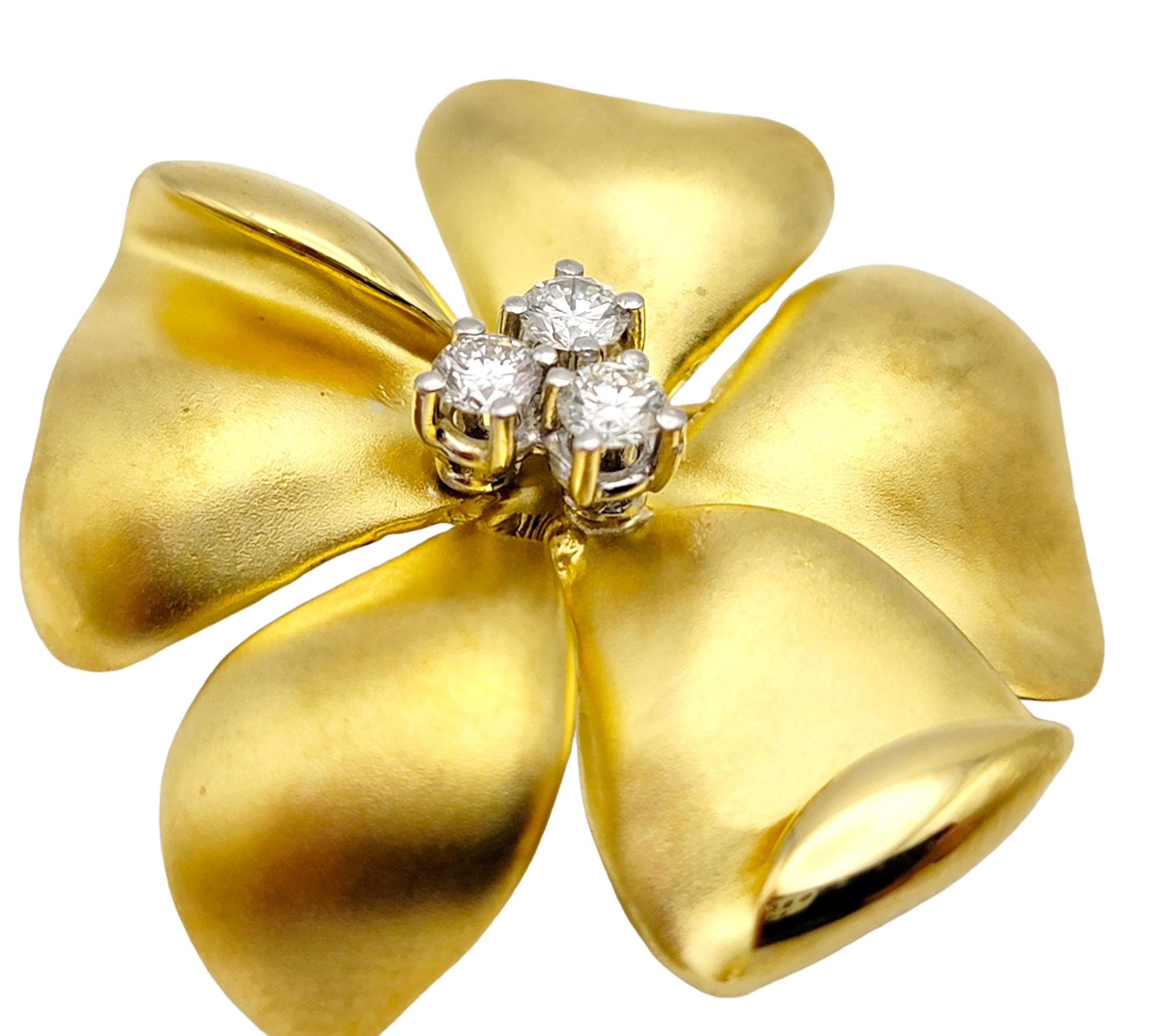 Brushed 18 Karat Yellow Gold Flower Pin / Brooch with Round Diamond Accents For Sale 1