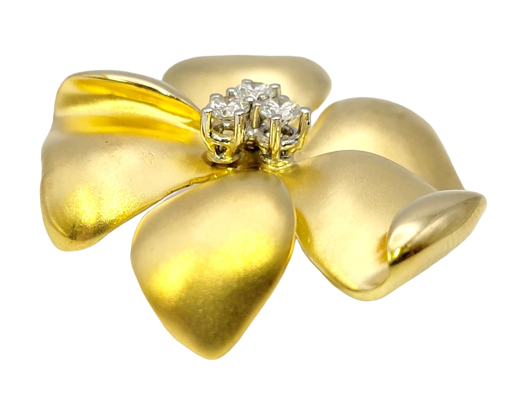 Brushed 18 Karat Yellow Gold Flower Pin / Brooch with Round Diamond Accents For Sale 2