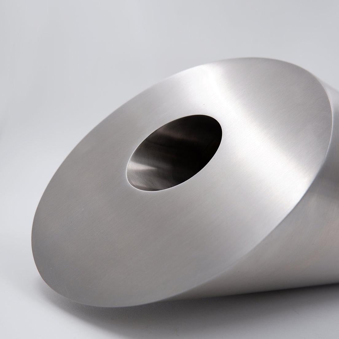 Spazzolato Vaso grande in alluminio spazzolato H. H. 40cm in vendita