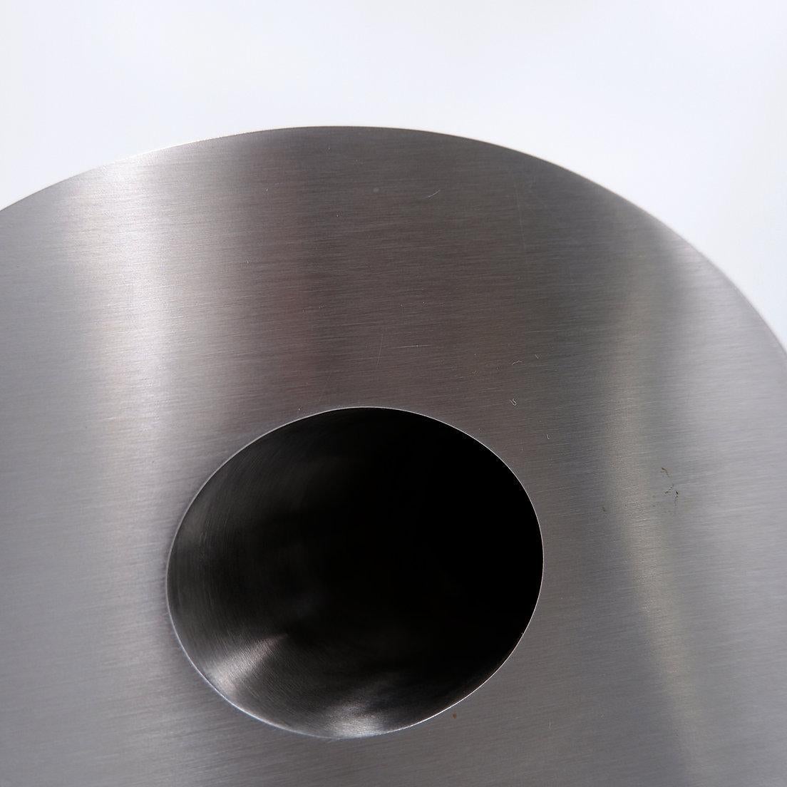 Vaso grande in alluminio spazzolato H. H. 40cm In condizioni buone in vendita a Linkebeek, BE