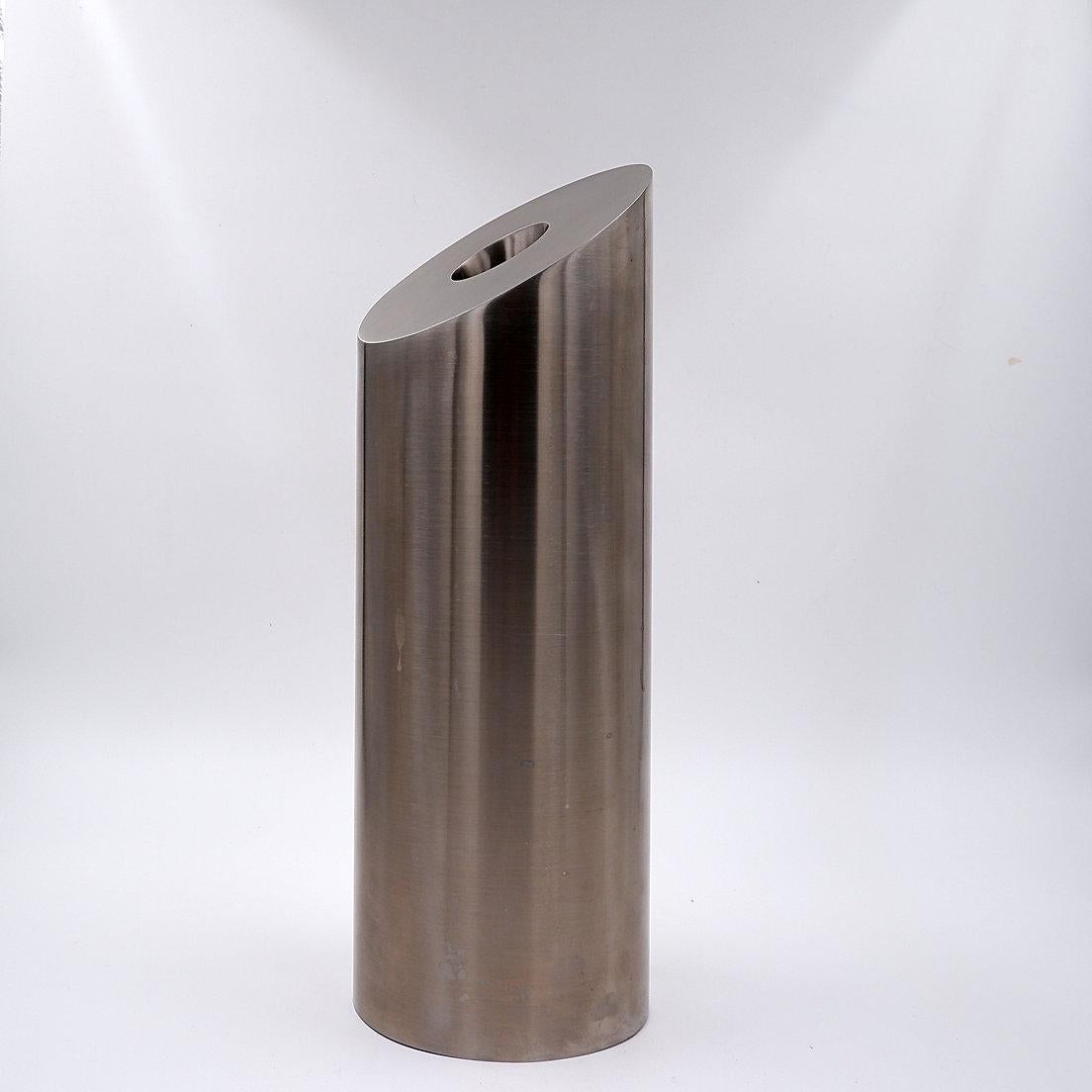 Alluminio Vaso grande in alluminio spazzolato H. H. 40cm in vendita