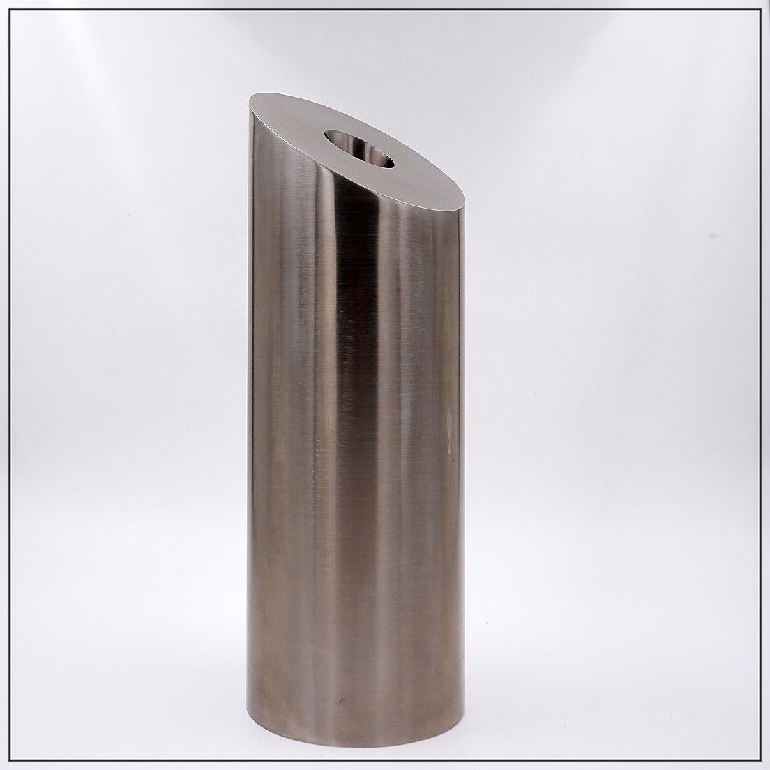 Vaso grande in alluminio spazzolato H. H. 40cm in vendita 1