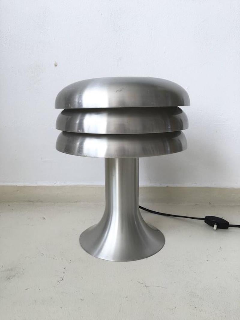 This wonderful desk or table lamp was manufactured in Sweden by Svera, circa 1960s. It remains in a good condition with some wear (scratches and small dents) to the shade. This piece is labeled.
