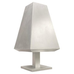 Lampe pyramide en aluminium brossé de Lesser Miracle