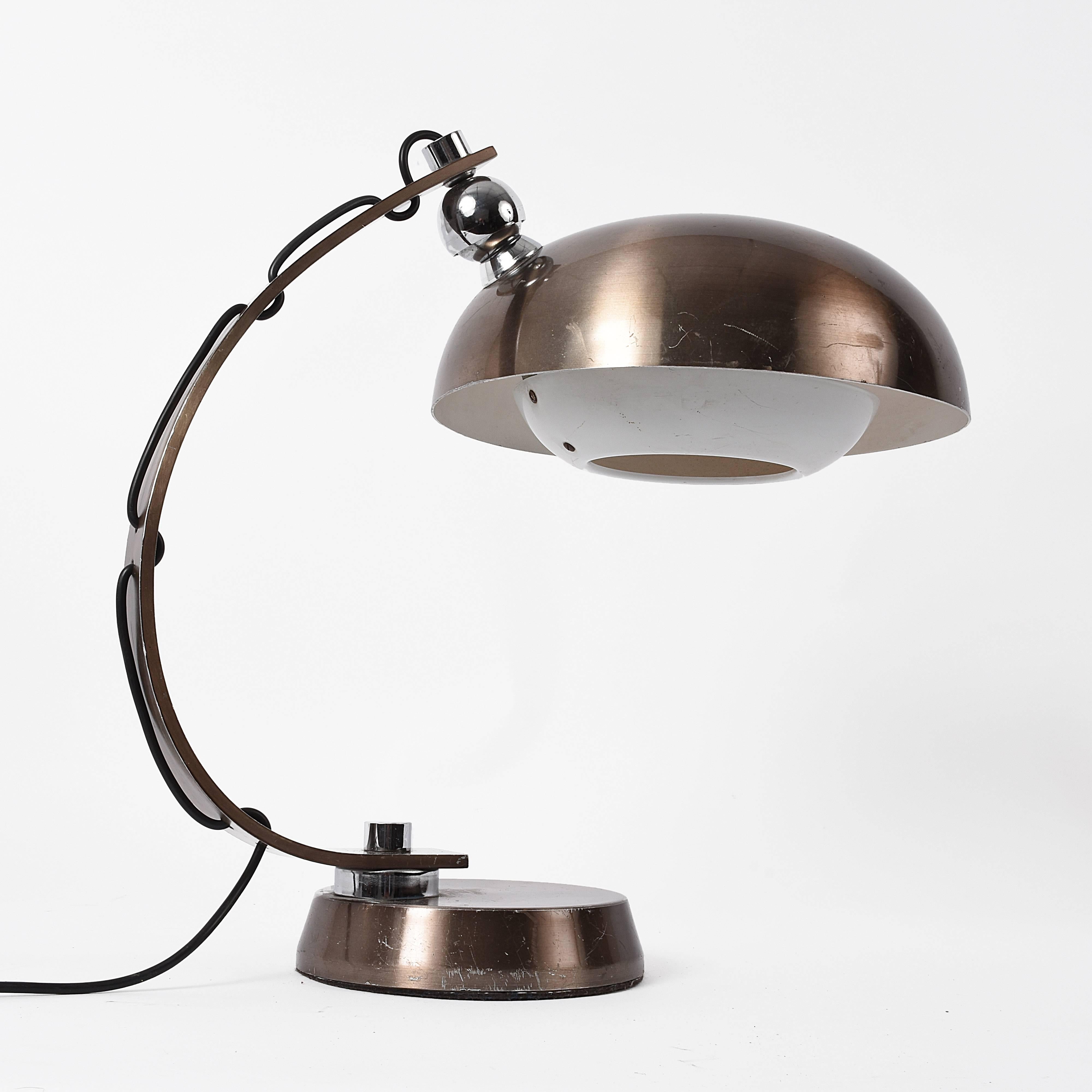Brushed and Bronzed Aluminum Italian Table Lamp, 1970s Attributed to Arredoluce In Good Condition For Sale In Roma, IT