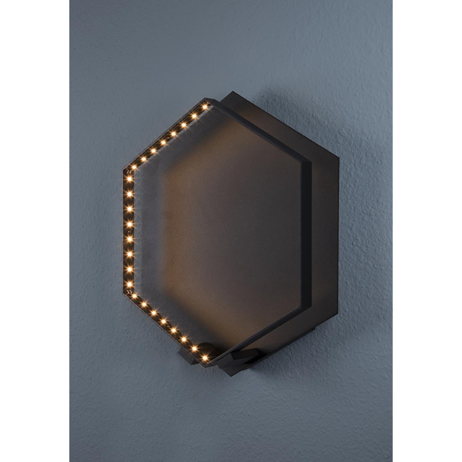 Lampada da parete Hexa in ottone spazzolato di Le Deun Luminaire In condizioni Nuovo in vendita a Geneve, CH
