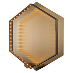 Lámpara de pared Hexa de latón cepillado de Le Deun Luminaires