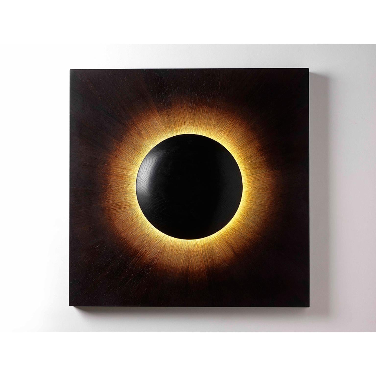 Brushed Bronze Resin Illuminated Sculpture Transmission by David Tragen In New Condition For Sale In Geneve, CH