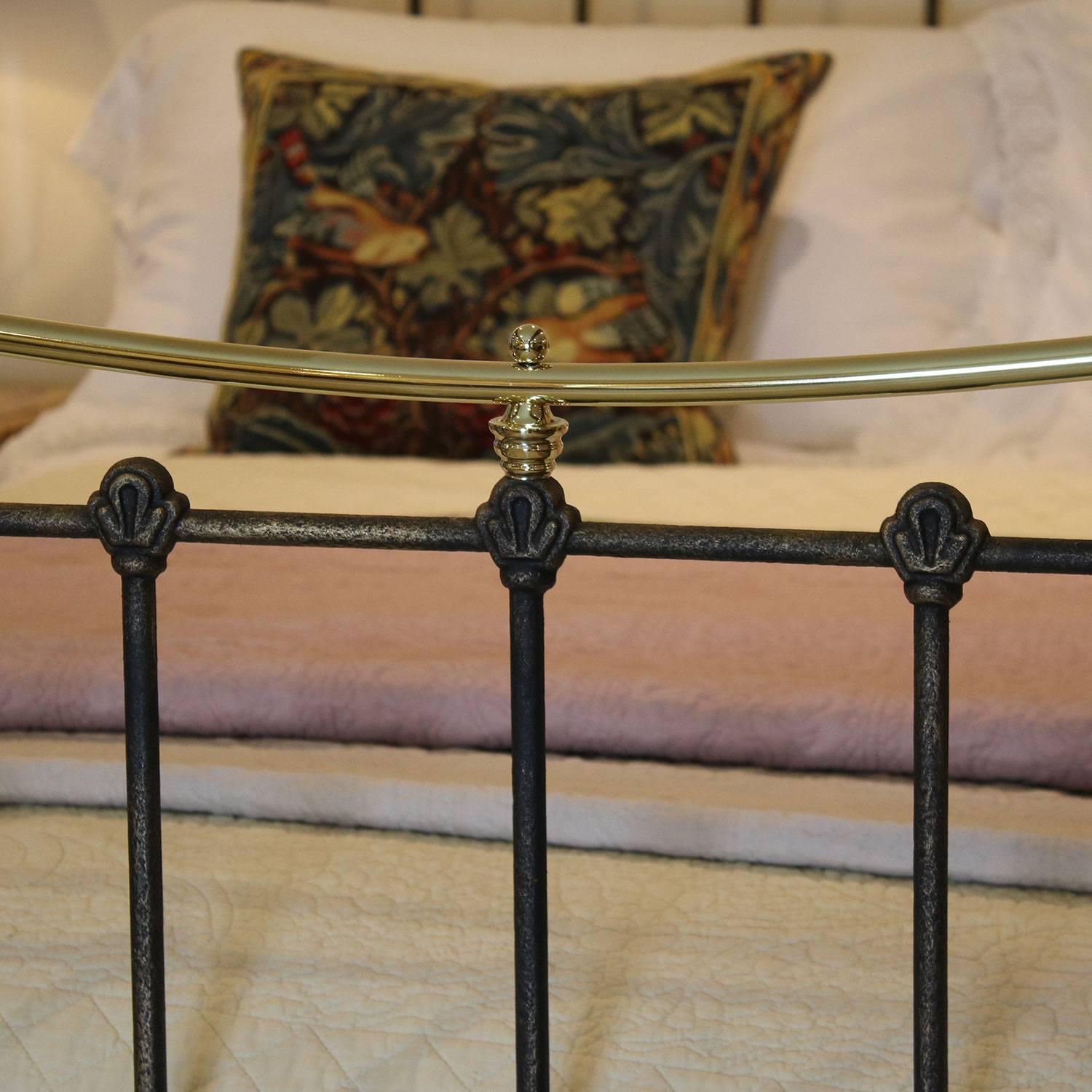 Brushed Gold Antique Bed, MK143 In Good Condition In Wrexham, GB