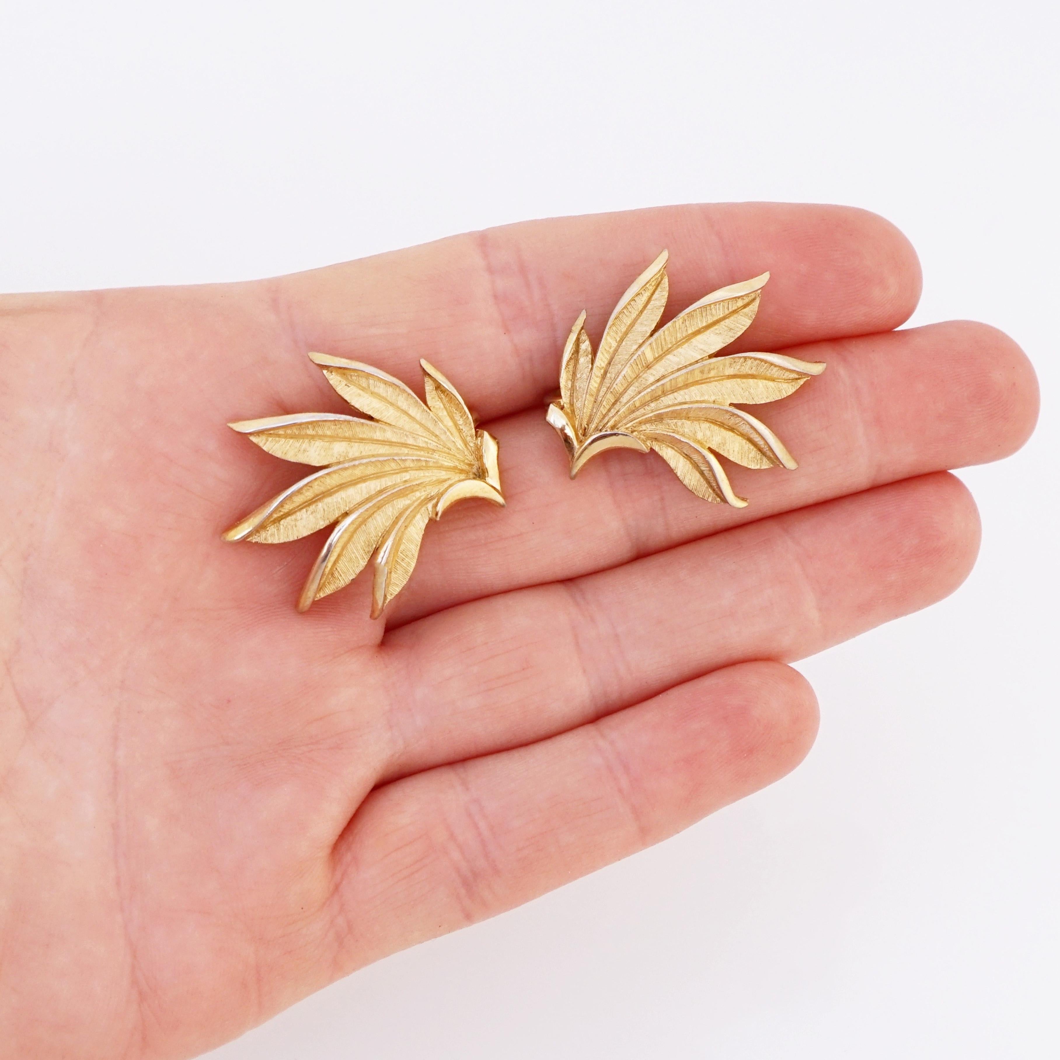 Brushed Gold Leaf Spray Earrings By Crown Trifari, 1960s In Good Condition In McKinney, TX