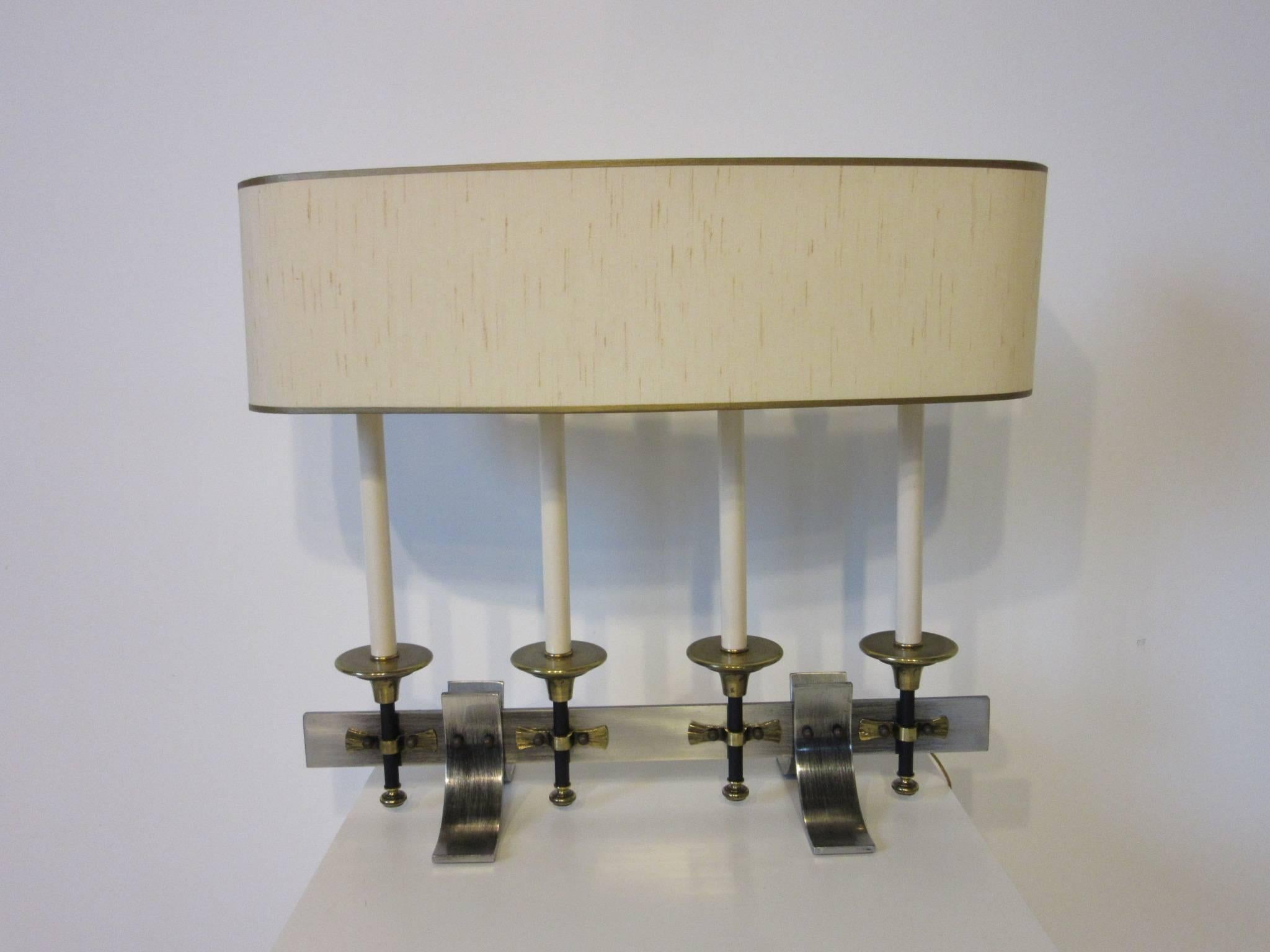 Lampe de table en laiton/métal brossé dans le style de Stiffel et Parzinger en vente 2