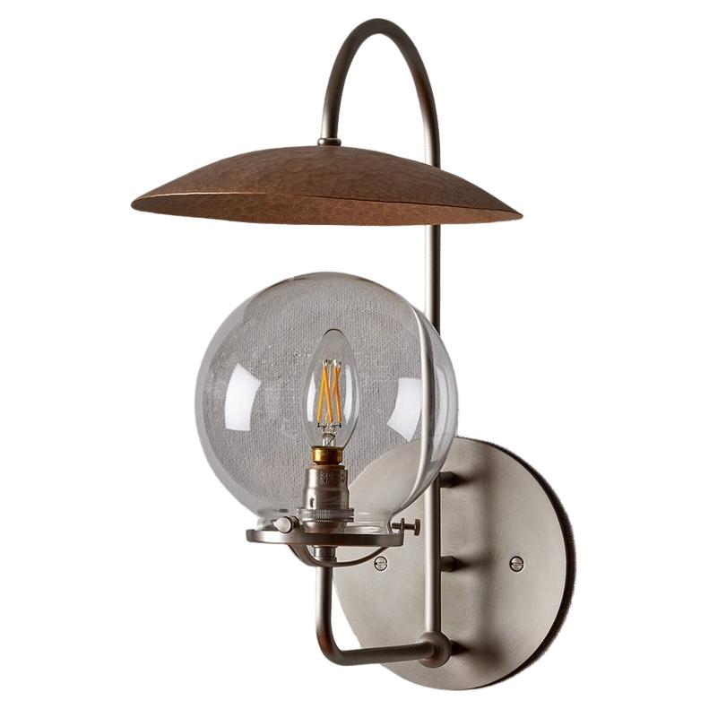 Wandleuchter Mia aus gebürstetem Satin-Nickel und gehämmerter Bronze im Angebot