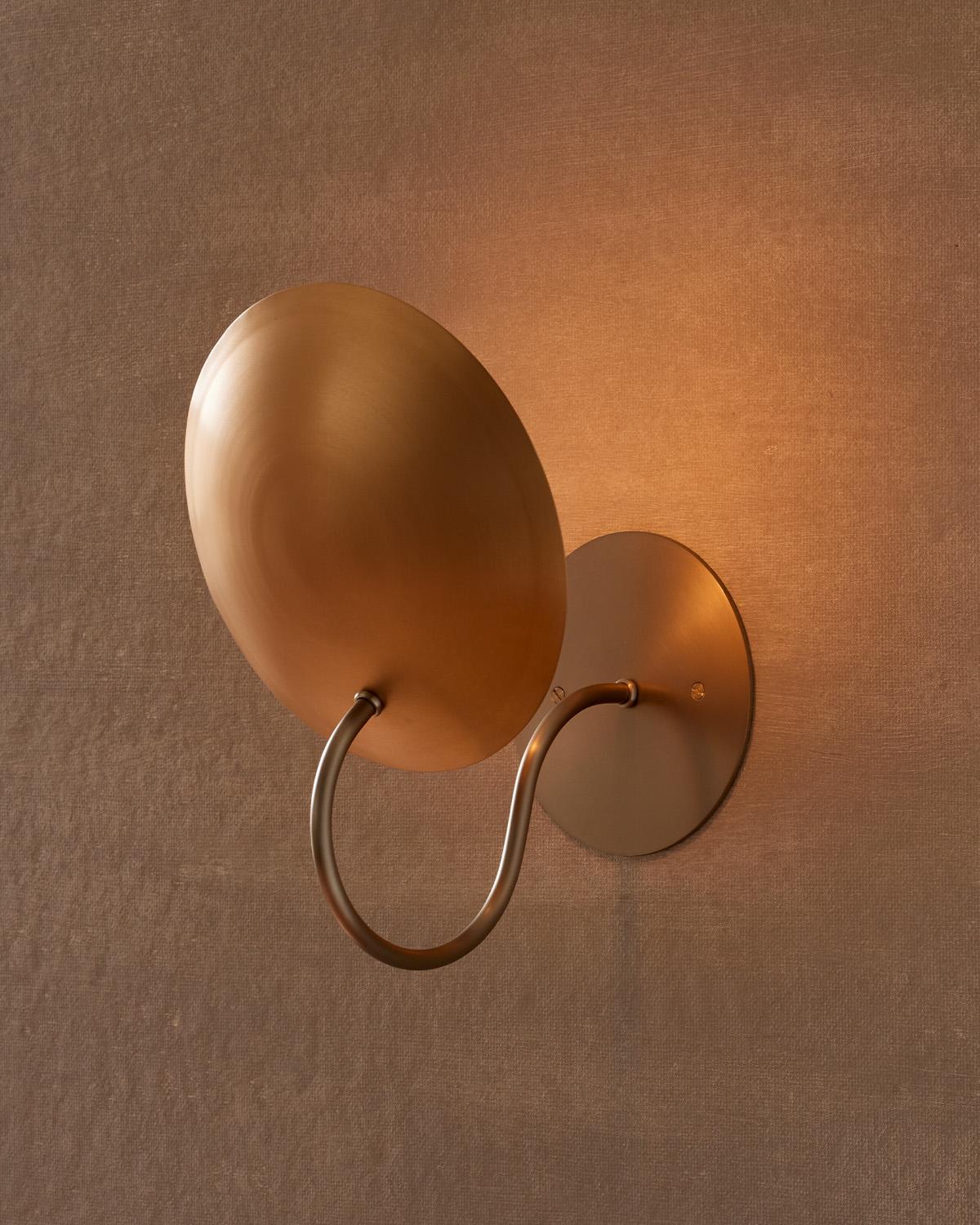 Lámpara Arlo de níquel satinado pulido y bronce satinado Hecho a mano en venta
