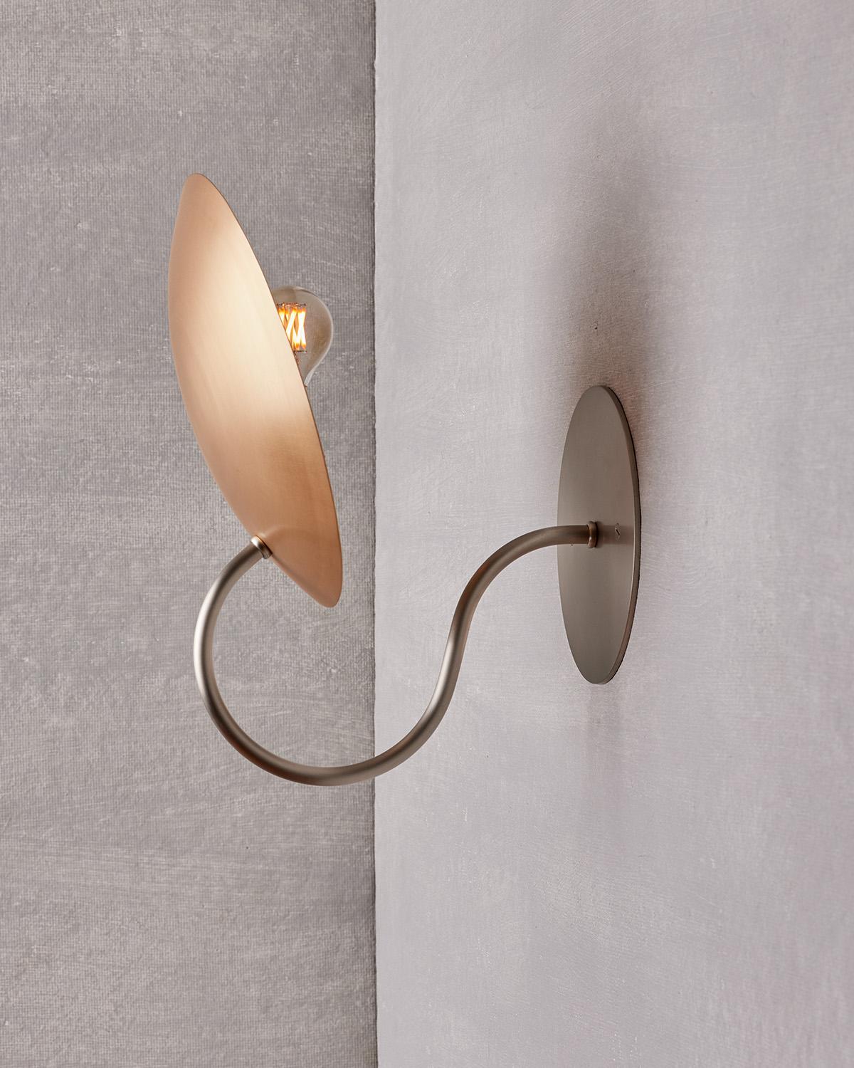 Lámpara Arlo de níquel satinado pulido y bronce satinado en Nuevo estado para la venta en Philadelphia, PA