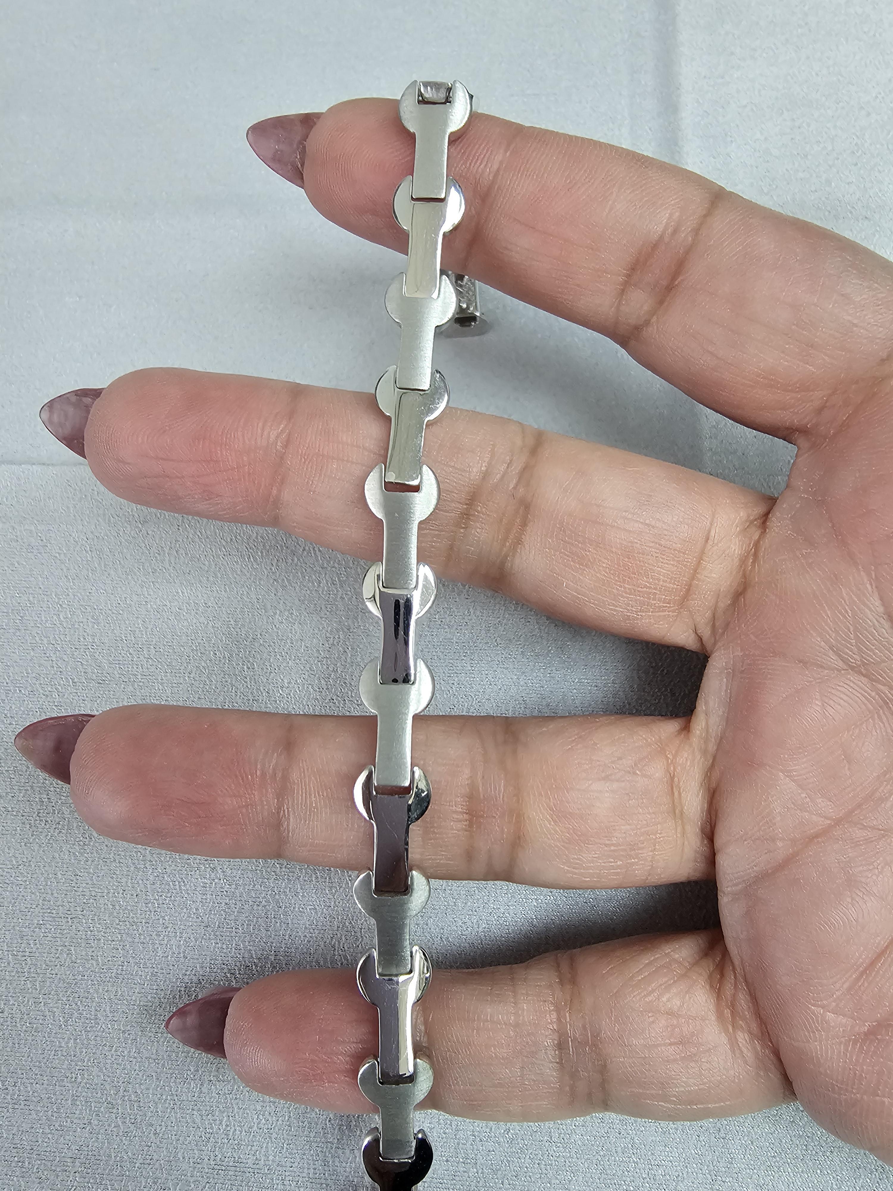 Pulsera en forma de hueso satinada y pulida Oro Blanco 14k en Nuevo estado para la venta en Sugar Land, TX