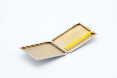 Pitillera de plata cepillada con ranuras a lo largo