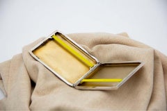 Pitillera de plata cepillada con bandas laterales e interior dorado