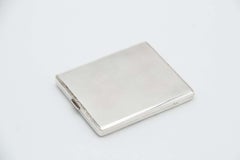 Portasigarette in argento spazzolato con strisce circostanti
