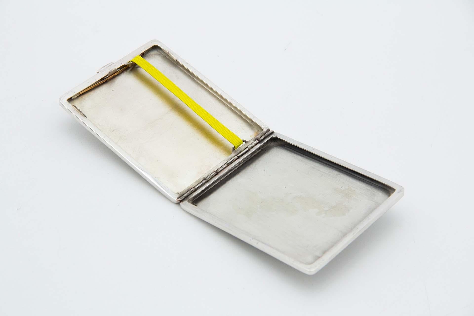 European Brushed silver cigarette case with surrounding strips For Sale