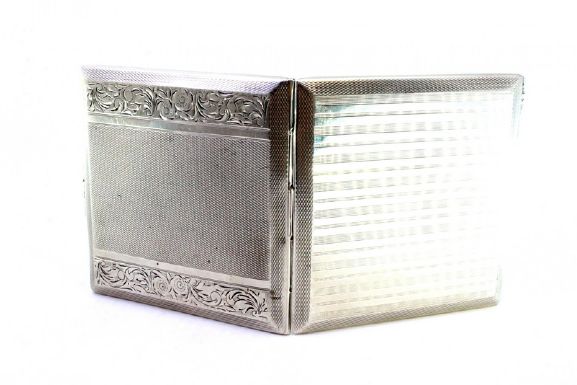 20th Century Brushed silver toiletry box with floral engraving and mirror For Sale