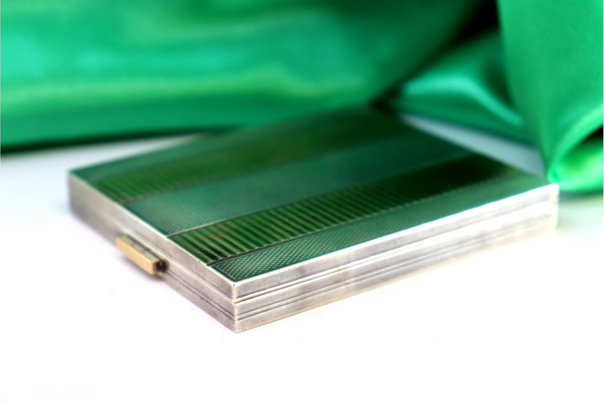 19th Century Brushed silver toiletry box with gold bands and powder-puff mirror For Sale