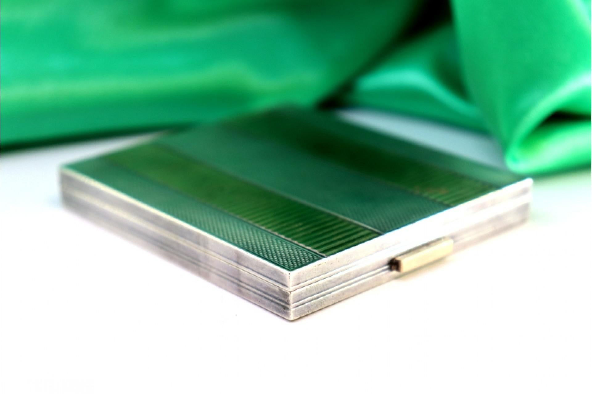 Silver Brushed silver toiletry box with gold bands and powder-puff mirror For Sale