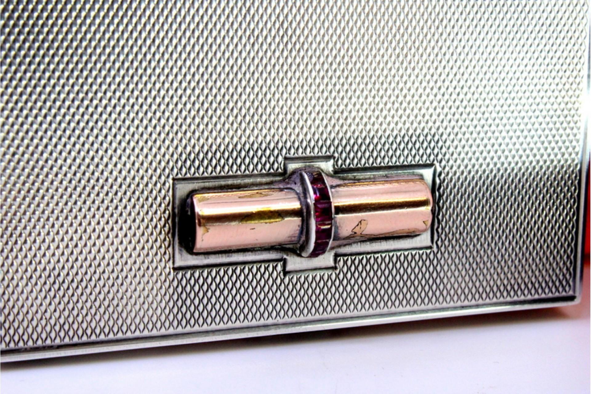 Brushed silver toiletry box with gold rubies, mirror and case In Good Condition For Sale In Porto, PT