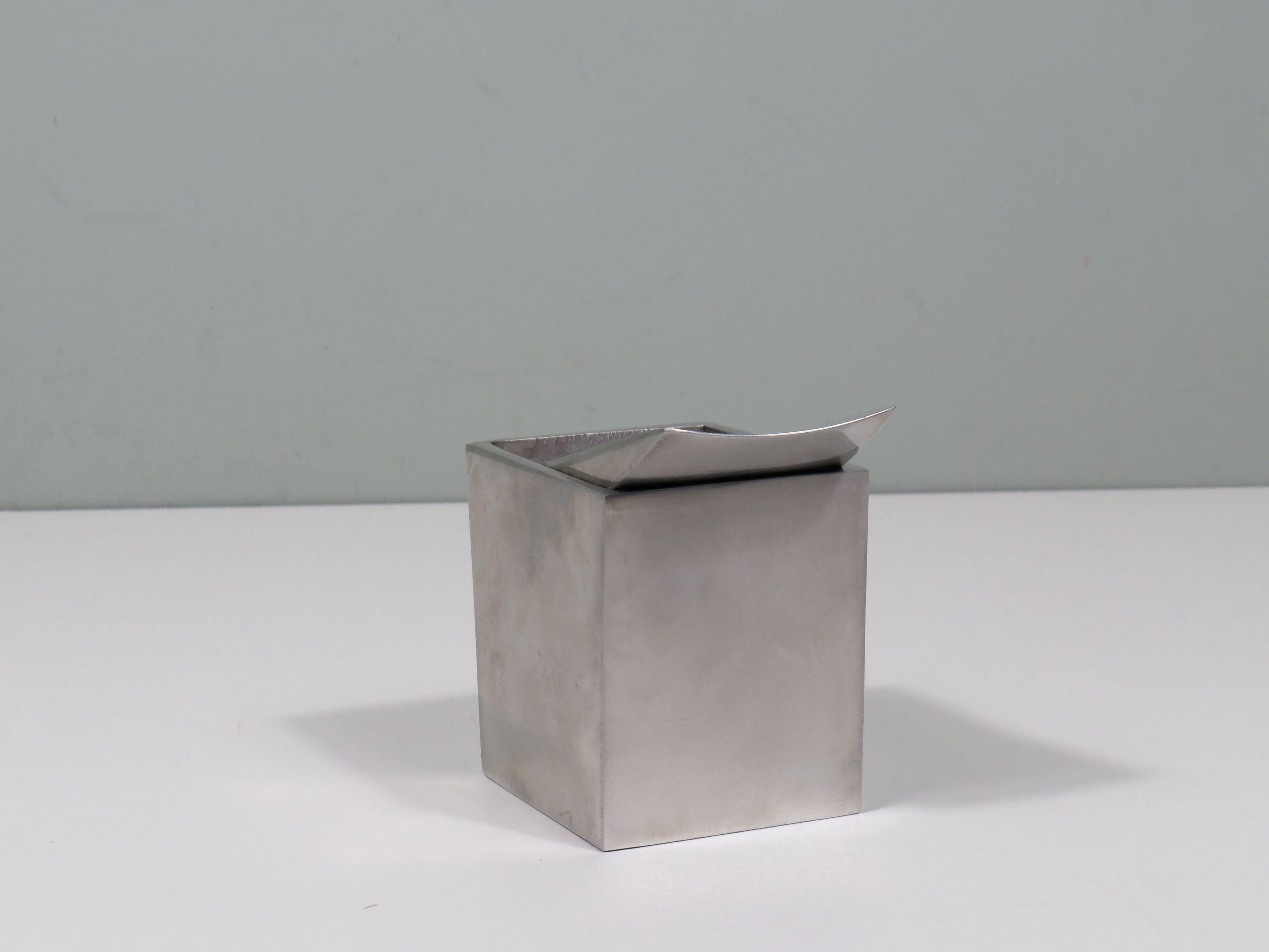 Brushed stainless steel ashtray ' Ray Hollis' by Philippe Starck for XO, France In Good Condition In Herentals, BE