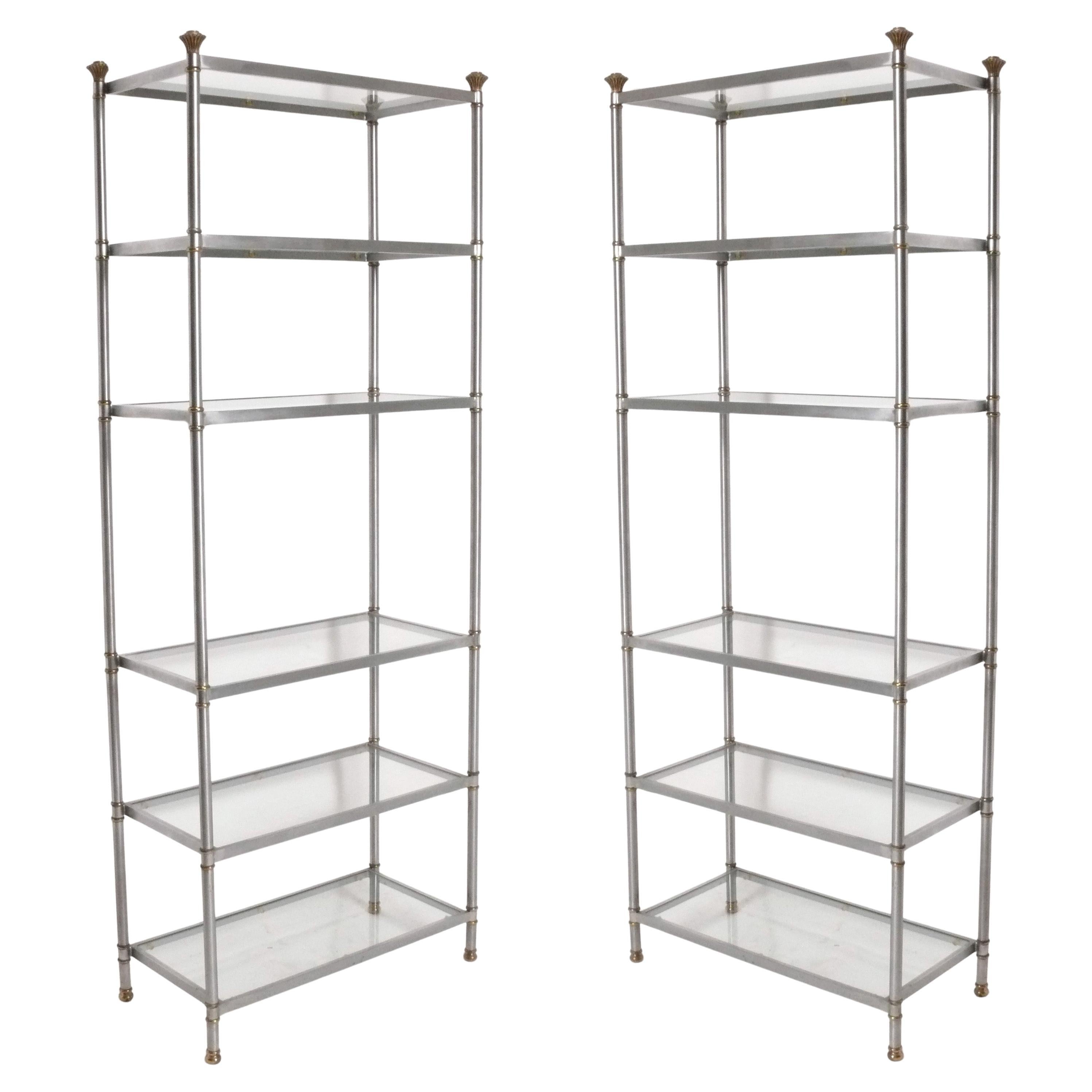 Bücherregale aus gebürstetem Stahl und Messing Vitrinen Regale im Angebot