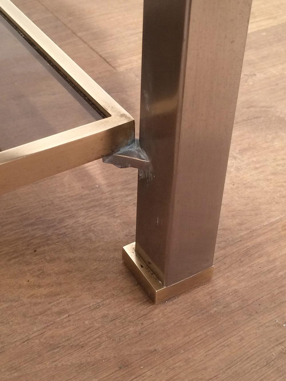 Table basse en acier brossé et laiton par Guy Lefèvre pour Maison Jansen Bon état - En vente à Marcq-en-Barœul, Hauts-de-France