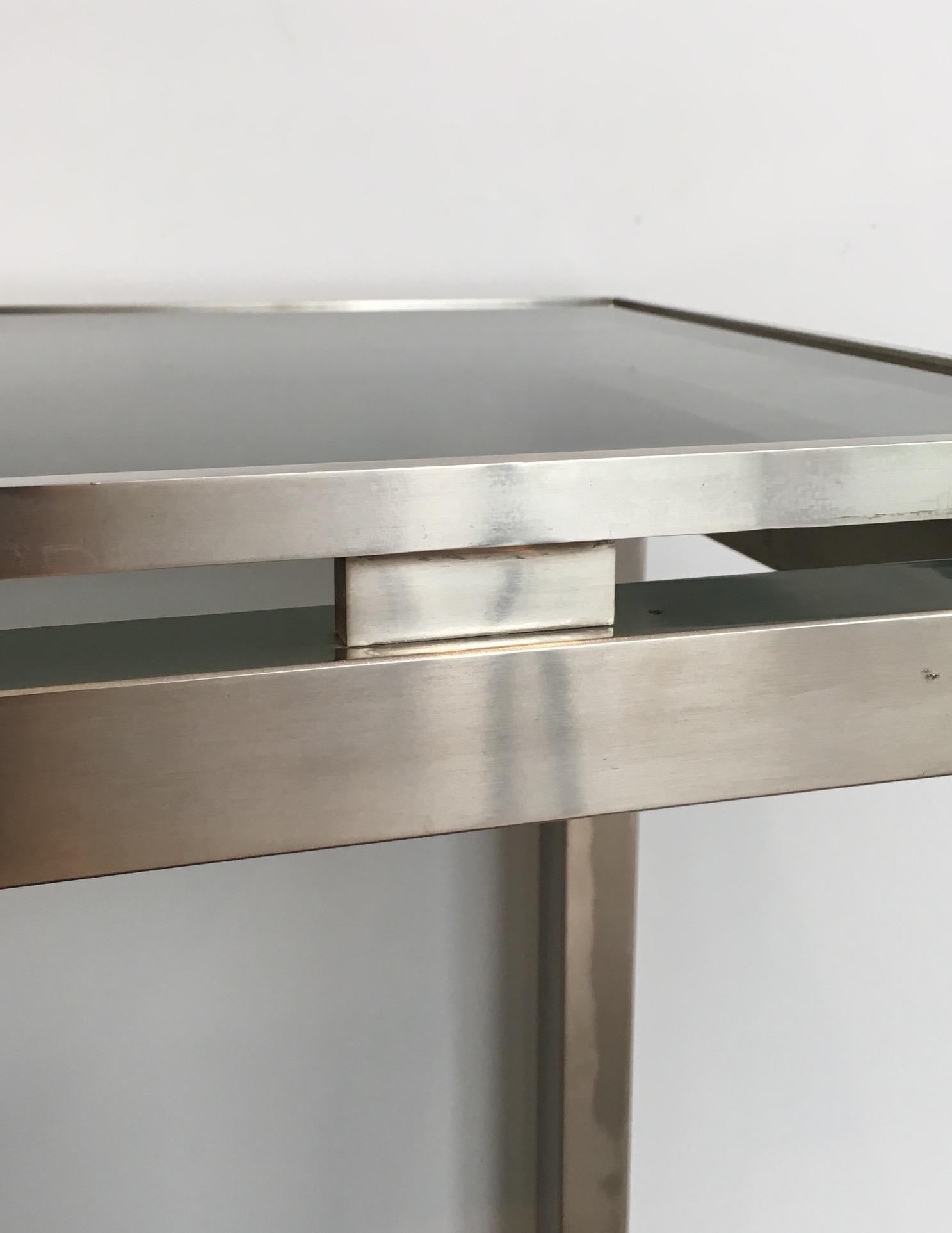 Konsolentisch aus gebürstetem Stahl mit Glasplatten, von Guy Lefèvre für Maison Jansen im Angebot 2