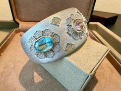 Bracciale a polsino in argento sterling spazzolato con diamanti, acquamarina e morganite