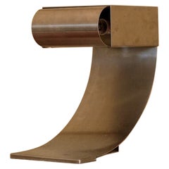 Lámpara de mesa "Cepillada" del diseñador Michel Boyer en acero inoxidable plegado