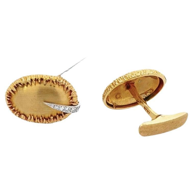 Boutons de manchette rétro en or brossé et diamants en vente