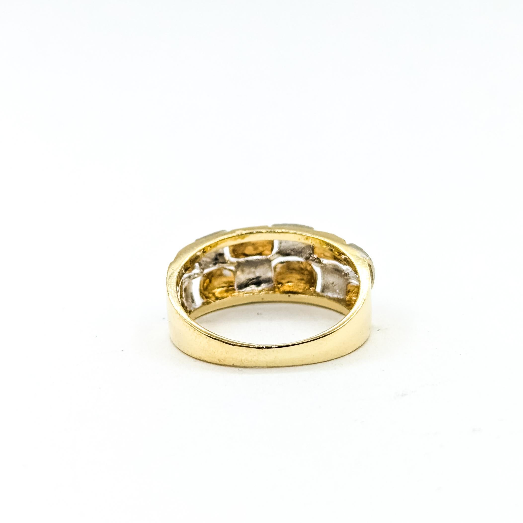 Brushed Two-Tone Basket-Textured Ring in 18k Two-Tone Gold in vendita 5