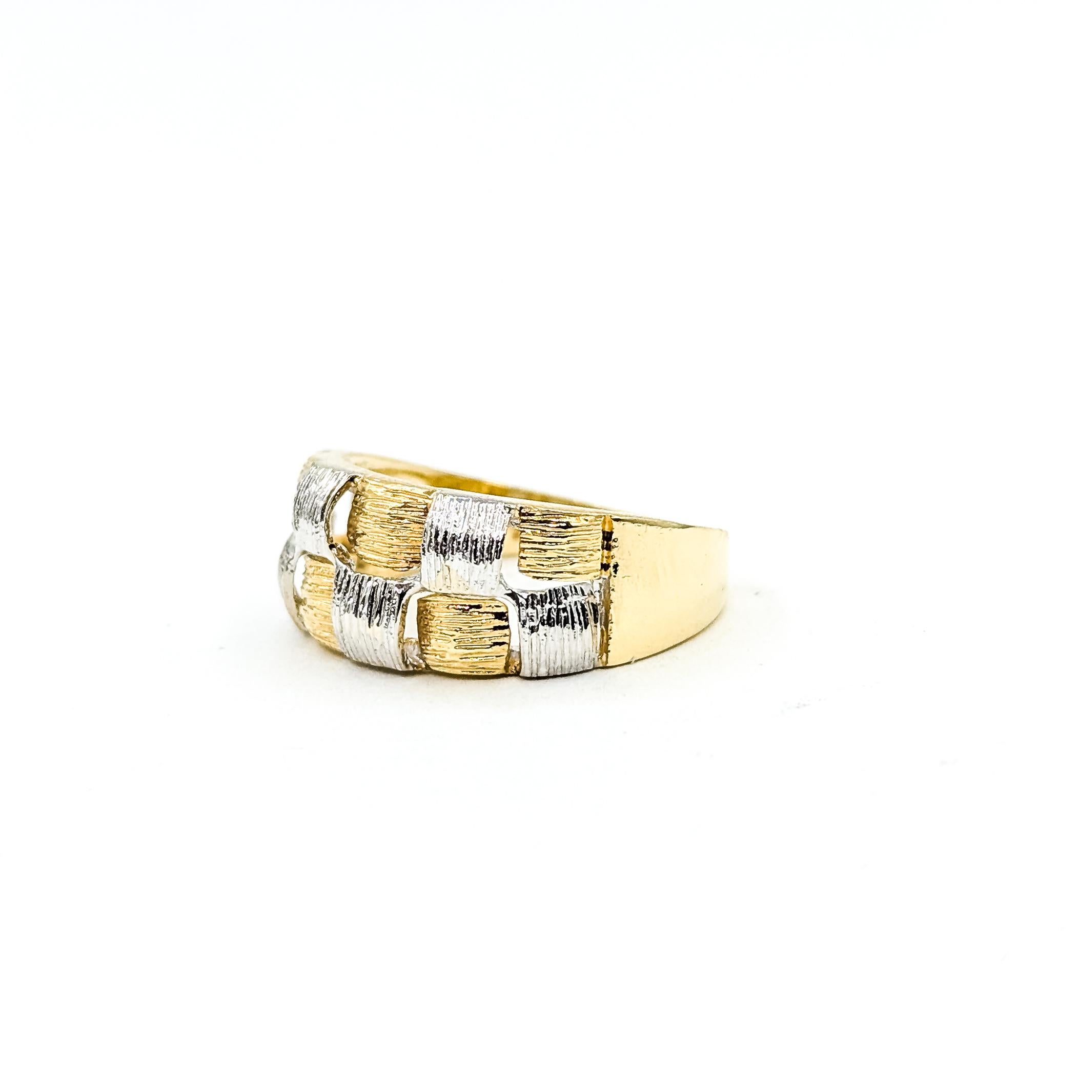 Rétro Brushed Two-Tone Basket-Textured Ring in 18k Two-Tone Gold in vendita