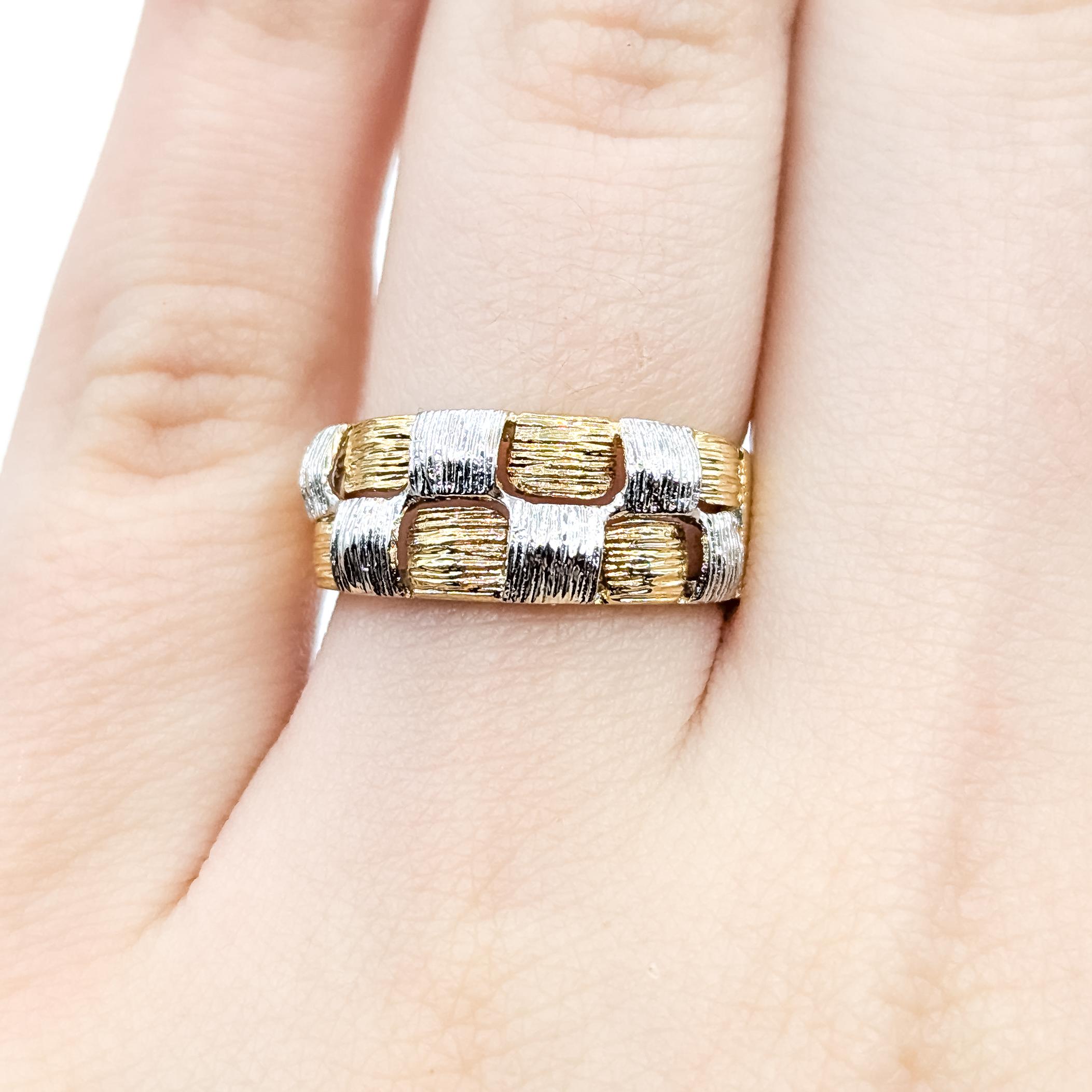 Brushed Two-Tone Basket-Textured Ring in 18k Two-Tone Gold in vendita 1